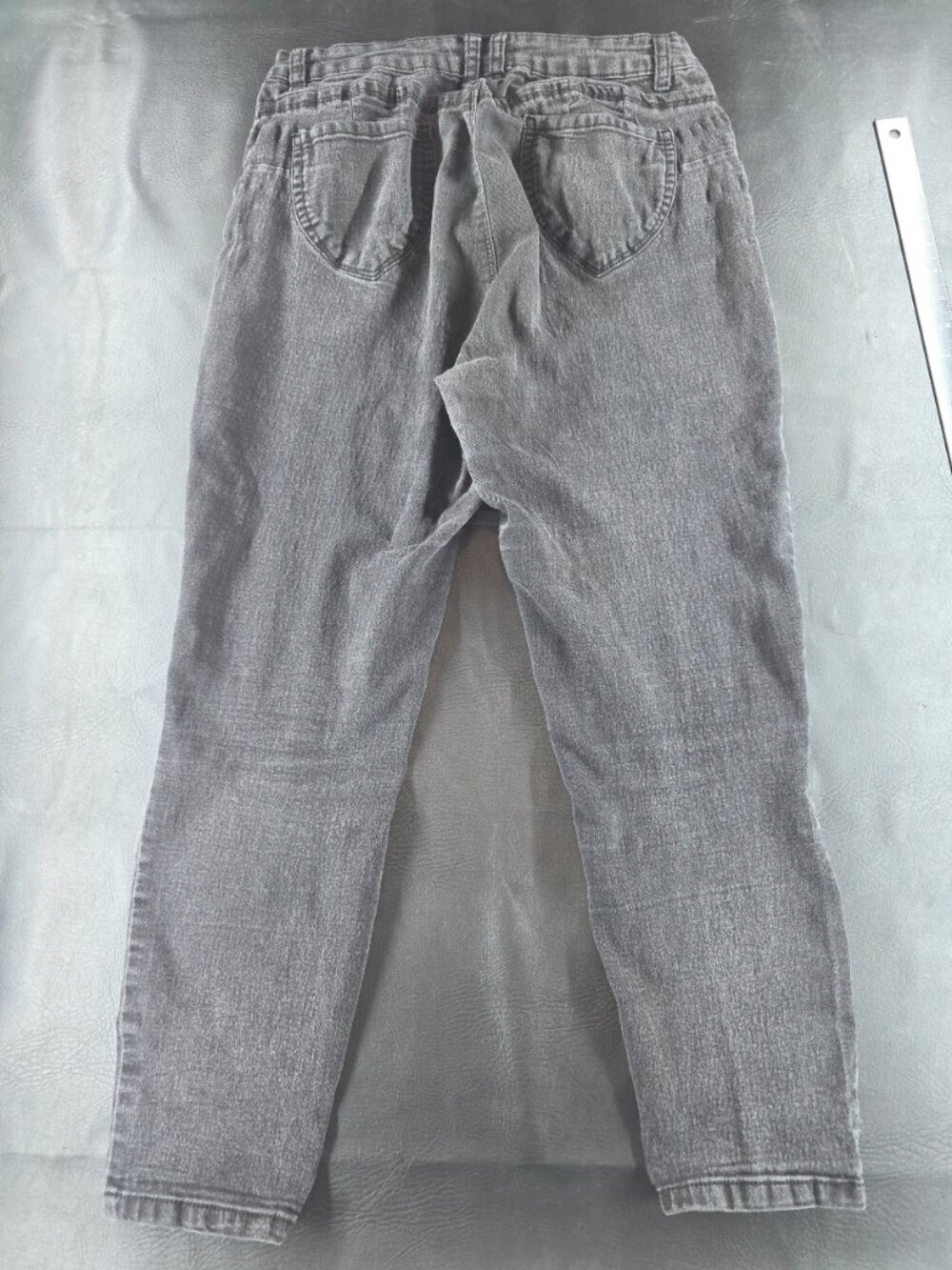 Ci Sono Gray Straight Leg Denim Jeans Womens Size 13/31 Five Pocket Button Fly - Picture 2 of 5